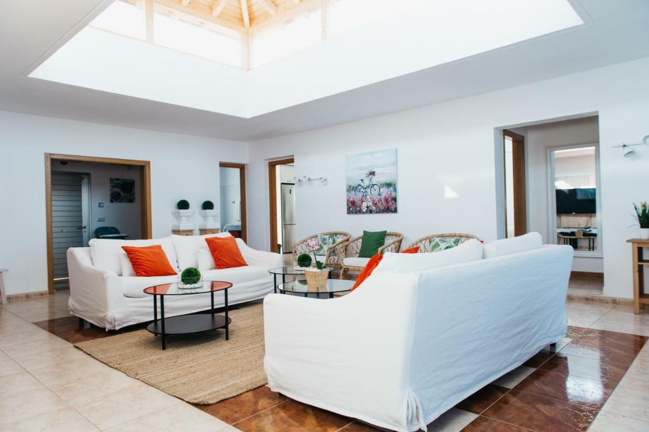 Eco Villa White Suite With Climatized Pool Caleta de Fuste Extérieur photo